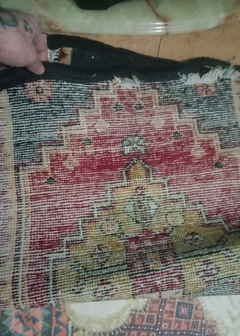 Koyu renkli çok renkli desenli geleneksel halı - Görsel 6