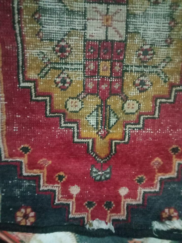 Koyu renkli çok renkli desenli geleneksel halı - Görsel 5