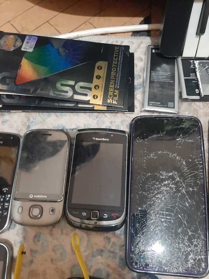 Çeşitli Koyu Gri Diğer Telefonlar - Görsel 3