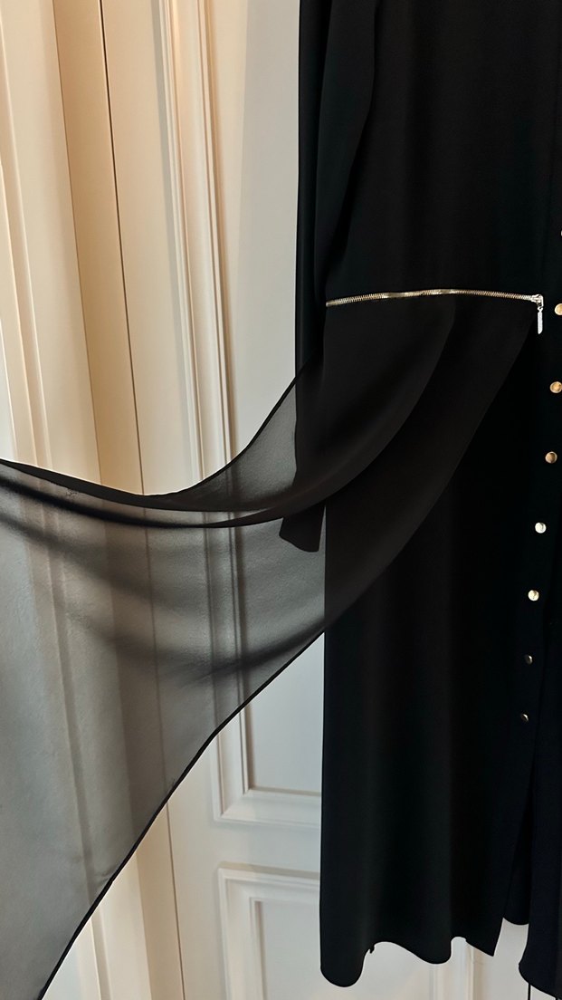 Uzun Siyah Düğmeli Kadın Elbise - Görsel 2