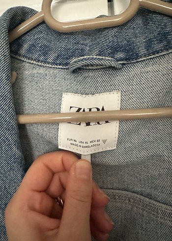 Zara Kadın Düğmeli Midi Jean Ceket - Görsel 3