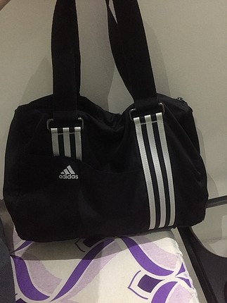 Adidas spor canta (orjinal) küçük bir valiz olrak bile kullanıla