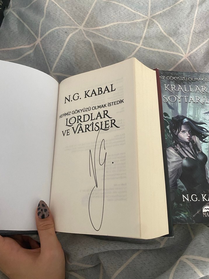 Lordlar ve Varisler, Krallar ve Soytarılar imzalı kutulu set - Görsel 5