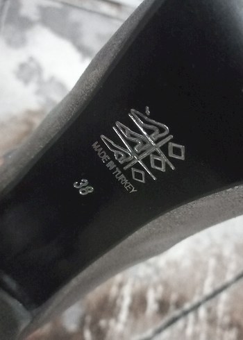 Gri Yılan Desenli Topuklu Kadın Ayakkabı - Görsel 2