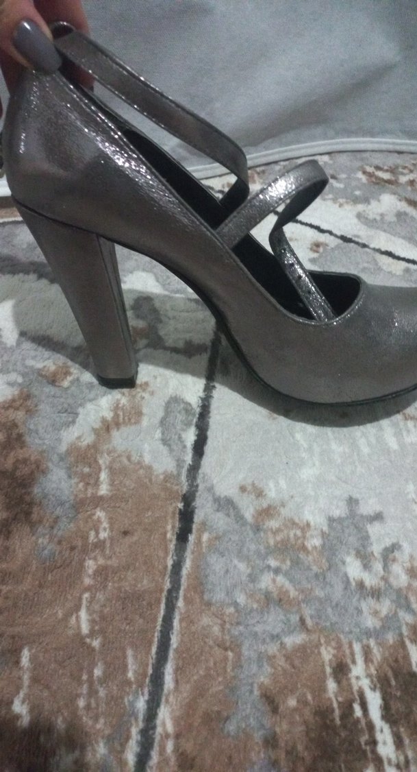 Gri Yılan Desenli Topuklu Kadın Ayakkabı - Görsel 3