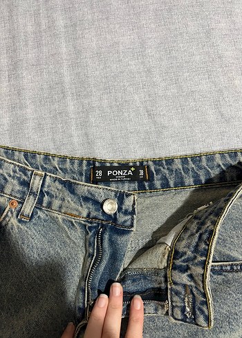 Gri Mini Rahat Kesim Kadın Kot Şort - Görsel 3