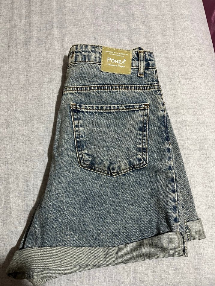 Gri Mini Rahat Kesim Kadın Kot Şort - Görsel 2