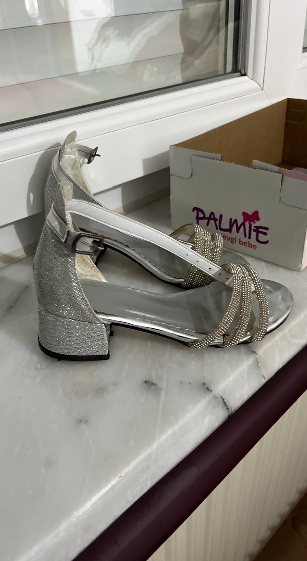 Gri Yılan Desenli Tokalı Kadın Topuklu Ayakkabı - Görsel 2