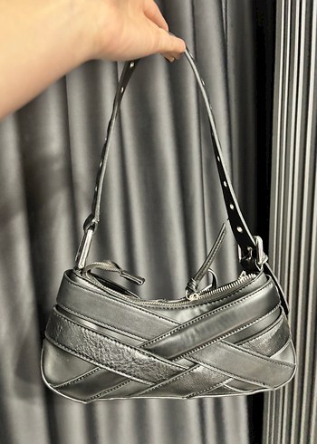 Zara Tokalı Siyah Deri Gotik Kadın Çantası - Görsel 2