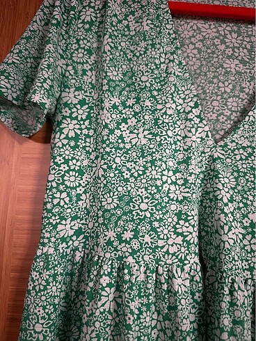Zara Zara yeşil çiçekli elbise