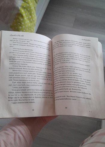 Agatha Christie - On Kişiydiler Roman - Görsel 3