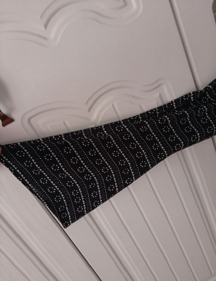 Bohem Siyah Desenli V Yaka Kadın Bluz - Görsel 4