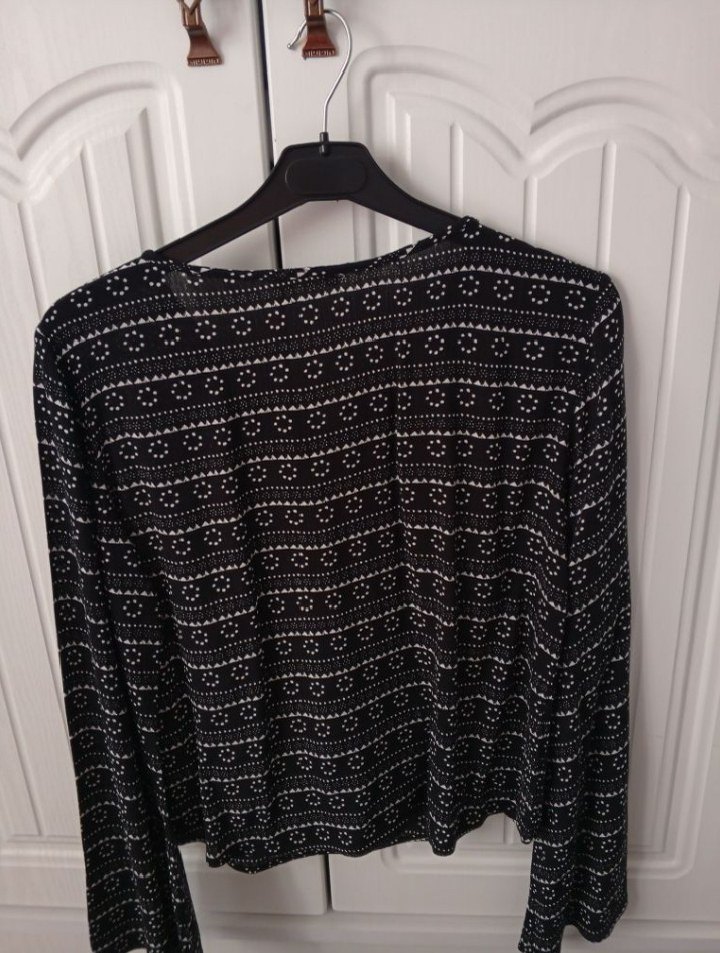 Bohem Siyah Desenli V Yaka Kadın Bluz - Görsel 2