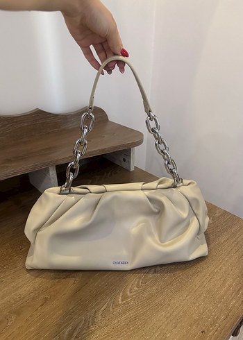 Calvin Klein Bej Zincir Detaylı Kadın Deri Çanta