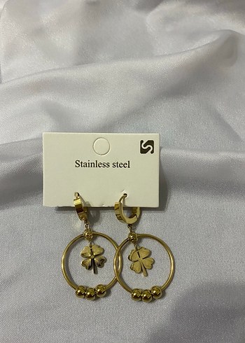 Beden Altın Renkli Mini Boncuklu Minimalist Küpe