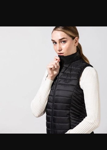 Yüksek Yakalı Siyah Kadın Şişme Yelek - Görsel 2