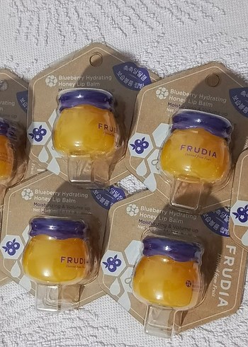 Frudia Sarı Nemlendirici Dudak Balmı - Görsel 4