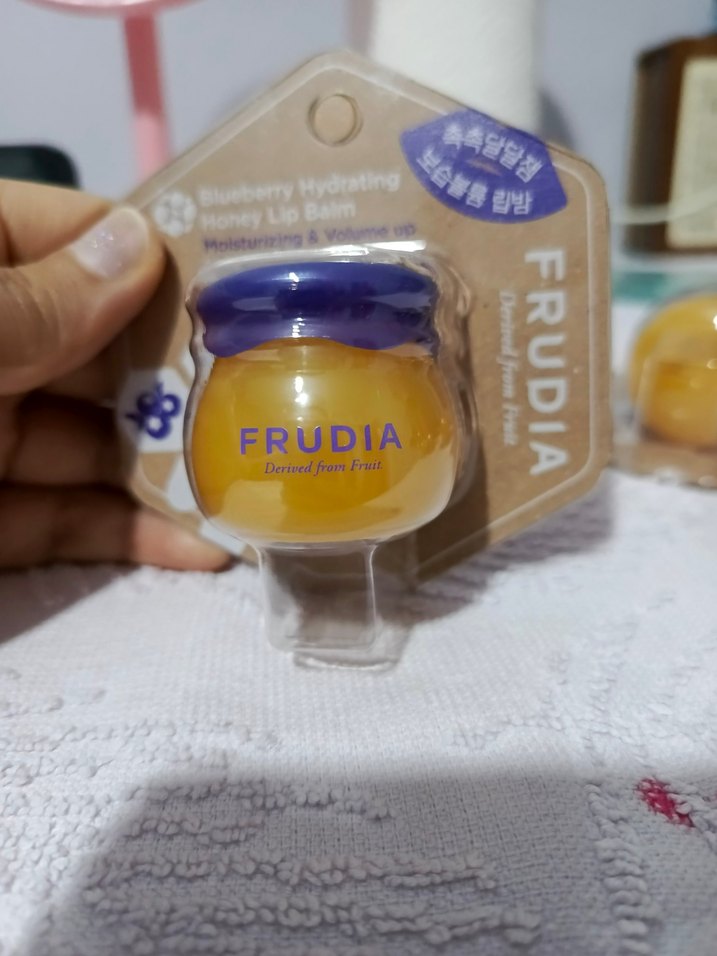 Frudia Sarı Nemlendirici Dudak Balmı - Görsel 2