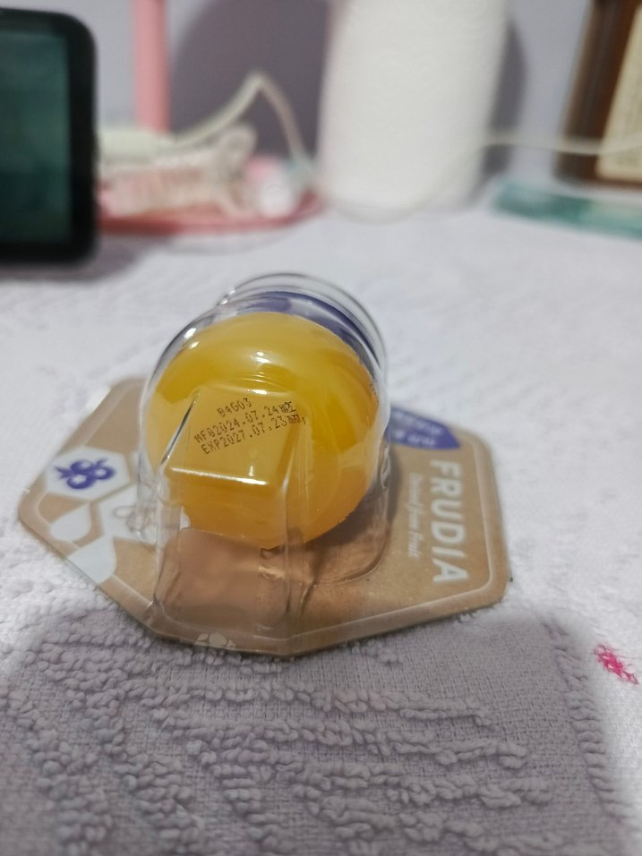 Frudia Sarı Nemlendirici Dudak Balmı - Görsel 3