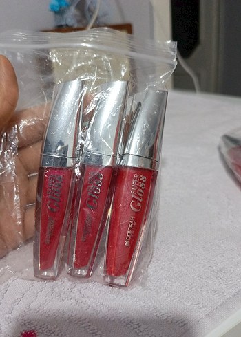 Parlak Kırmızı Dudak Parlatıcısı - Görsel 2