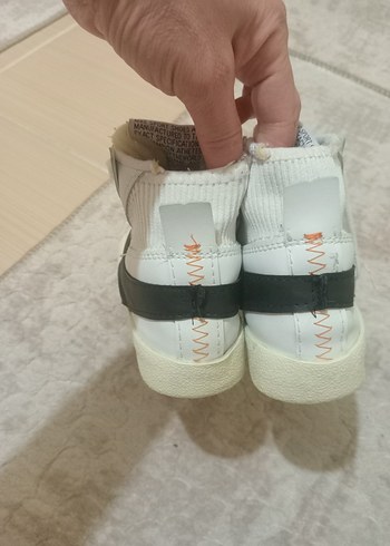 Nike Beyaz Siyah Desenli Bağcıklı Spor Ayakkabı