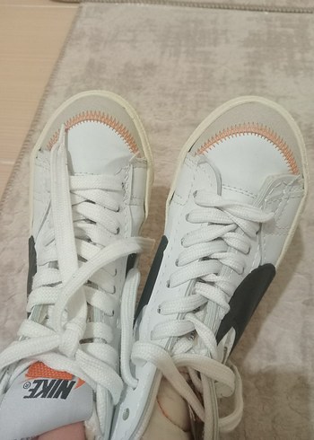 36 Beden Beyaz Siyah Desenli Bağcıklı Spor Ayakkabı