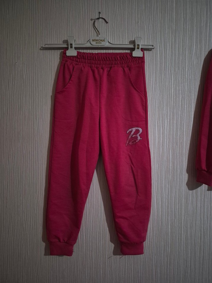 Koyu Pembe Nakışlı Kız Eşofman Takımı Barbie 4.5.6 yaş - Görsel 2