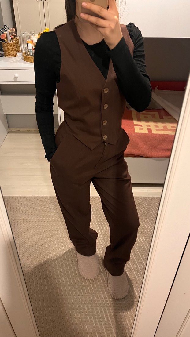 Kahverengi Süet Düğmeli Kadın Yelekli Takım - Görsel 2