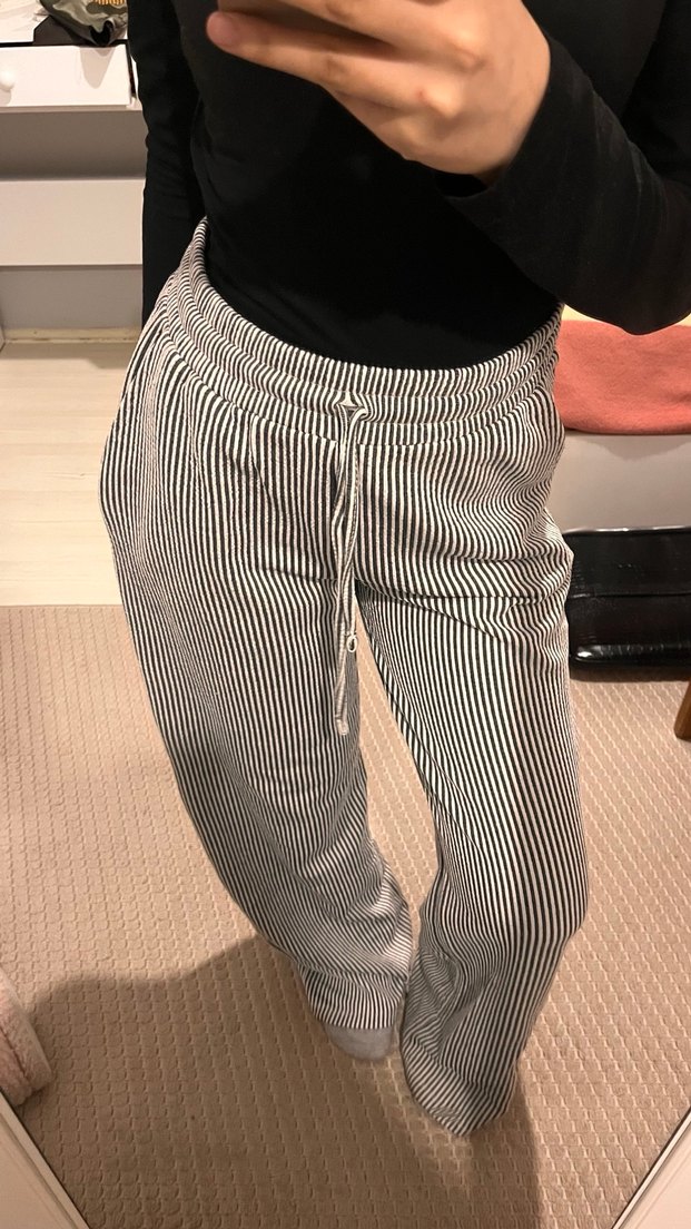 Gri Çizgili Kadın Pliseli Kumaş Pantolon - Görsel 2