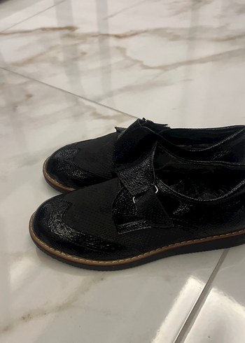 Kemerli Siyah Yılan Desenli Klasik Kadın Ayakkabı - Görsel 2