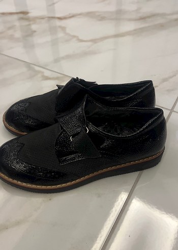 Kemerli Siyah Yılan Desenli Klasik Kadın Ayakkabı - Görsel 3