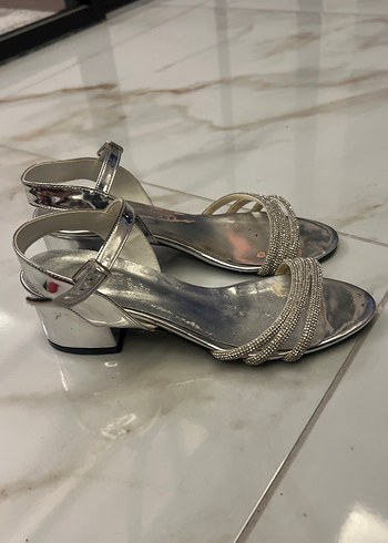 Gri Parlak Metal Kadın Dolgu Topuklu Ayakkabı - Görsel 2