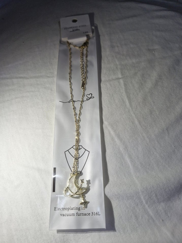 Altın Renkli Zincir Detaylı Minimalist Kolye - Görsel 2