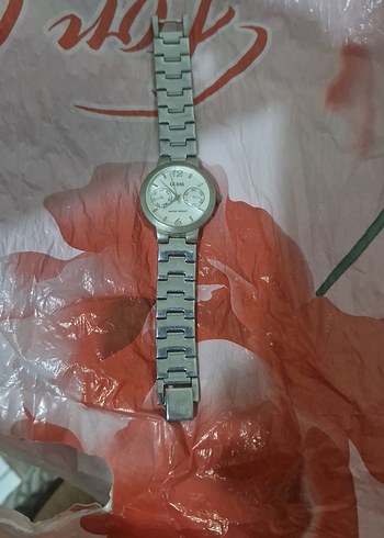 Guess Guess Kadın Gri Minimalist Saat