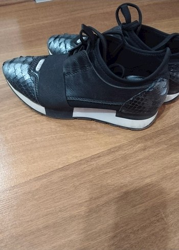 Yılan Derisi karışımlı Siyah Spor Ayakkabı