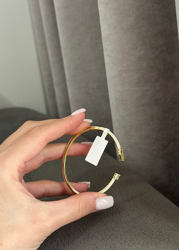 Beden Altın Renkli Elastik Minimalist Bileklik Çelik