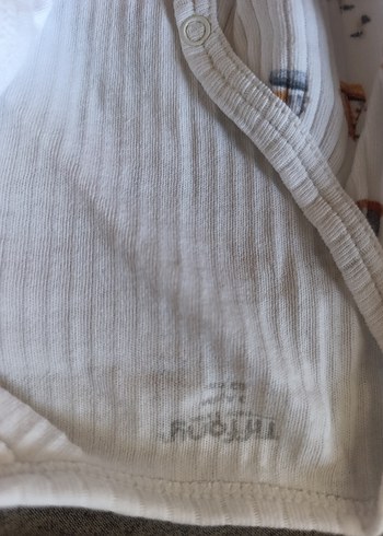 Düğmeli Beyaz Pamuklu Bebek Body ikili fiyattır. - Görsel 3