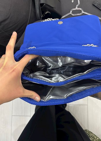 Zincir Detaylı Parlak Mavi Kadın Çanta - Görsel 5