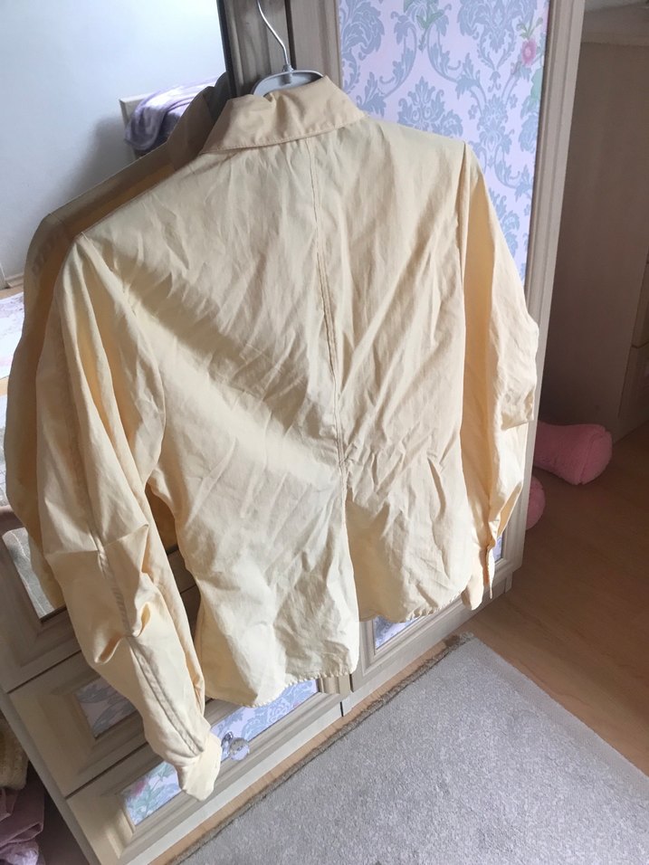 Sarı Düğmeli Keten Kadın Gömlek - Görsel 3