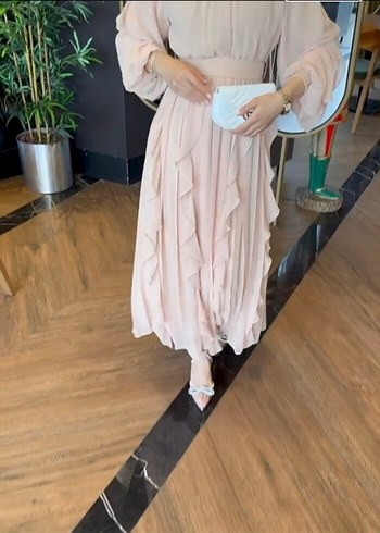 Bej Uzun Volanlı Kadın Elbise - Görsel 3