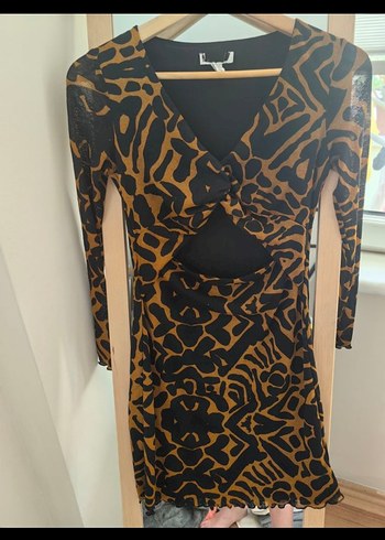 V Yaka Kahverengi Yılan Desenli Midi Elbise - Görsel 2