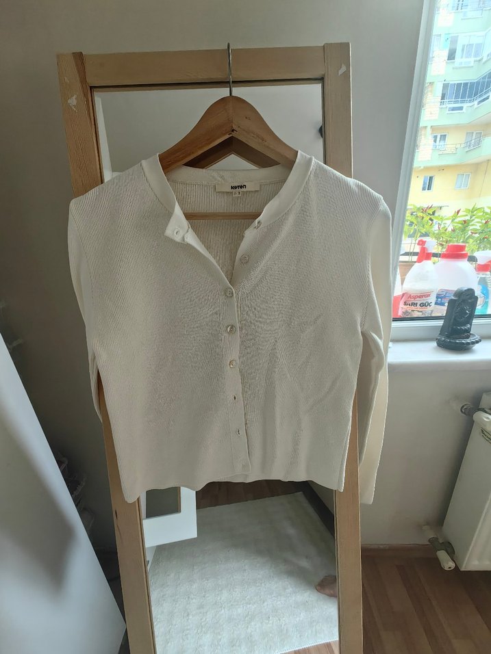 Beyaz V Yaka Kadın Hırka - Görsel 3