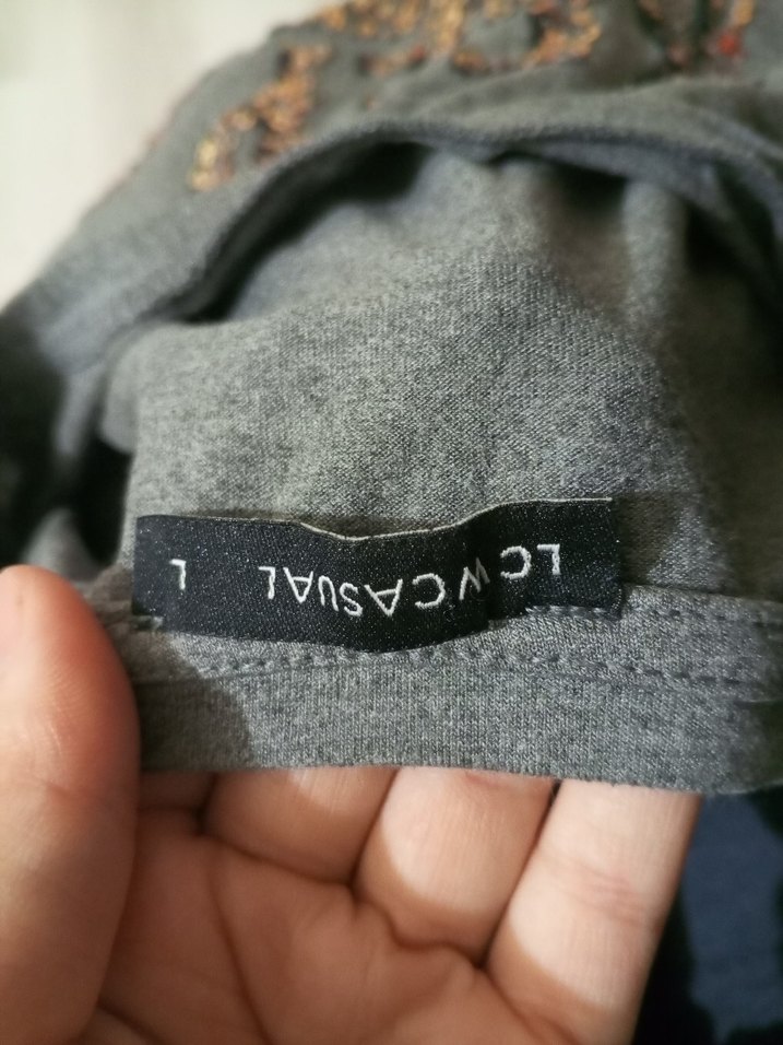 Payet Detaylı Gri Kadın Tişört - Görsel 4