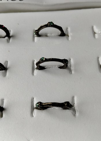 Yeşil İşlemeli Kemerli Gotik Kadın Yüzüğü