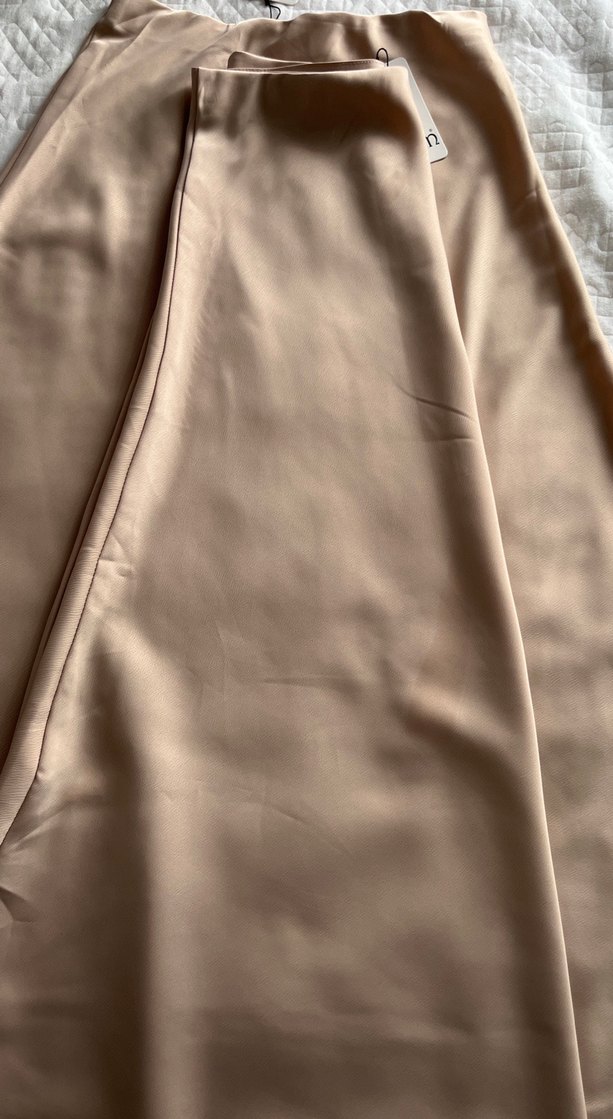 Bej Uzun Saten Etek - Görsel 3