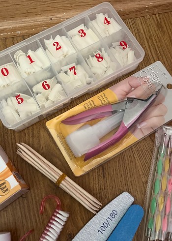 Diğer Profesyonel Manikür ve Pedikür Seti Beyaz