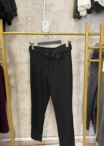 Siyah Kemerli Kadın Kumaş Pantolon