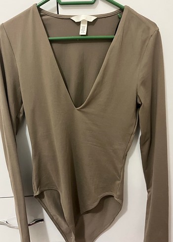 Bej V Yakalı Kadın Bluz - Görsel 3