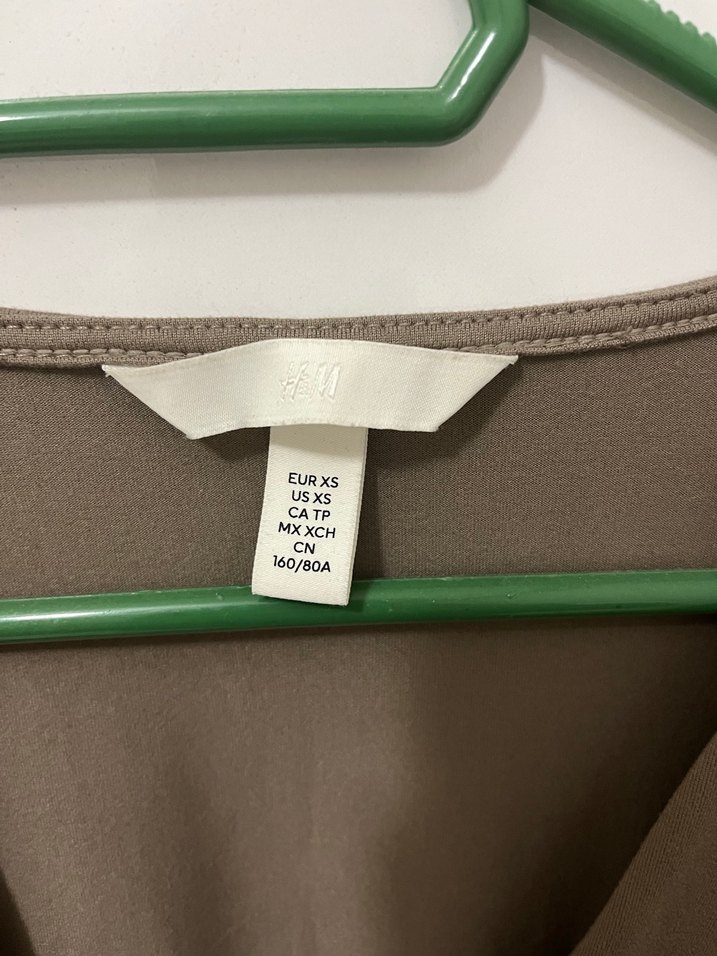 Bej V Yakalı Kadın Bluz - Görsel 2