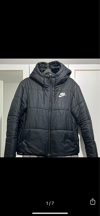 Nike Mont